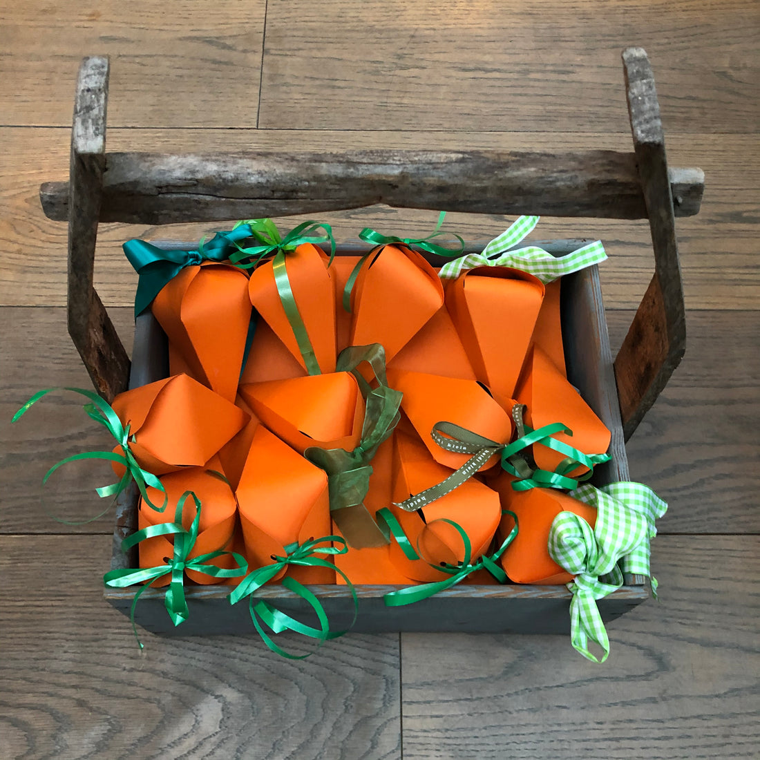 Crafts at Easter - Corona Carrots
